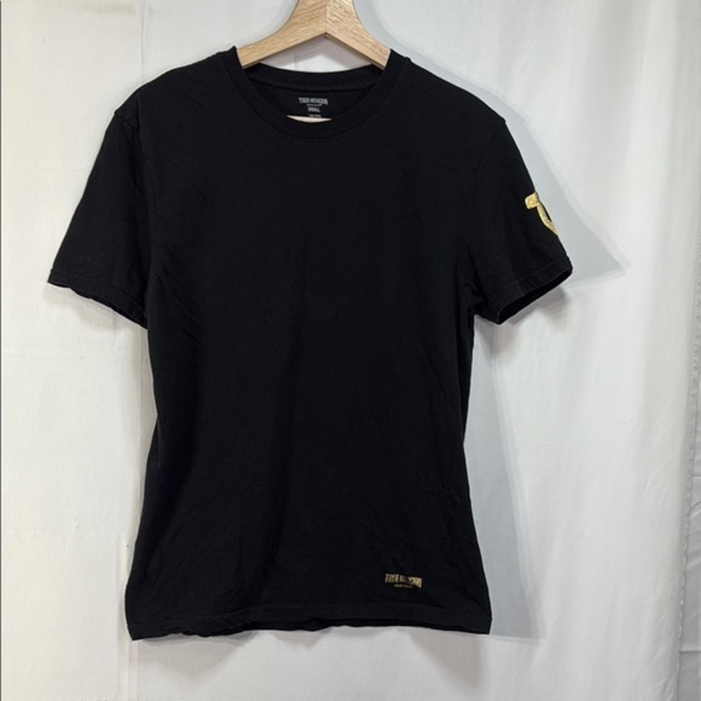 💌 True Religion Black and Gold Short Sleeve Tee